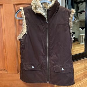 Reversible gap vest.